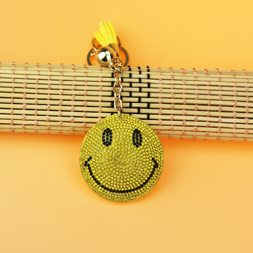 Nuevo creativo cara sonriente coreana llavero de diamante de moda borda de dama bolsos colgantes joyerías de comercio exterior al por mayor