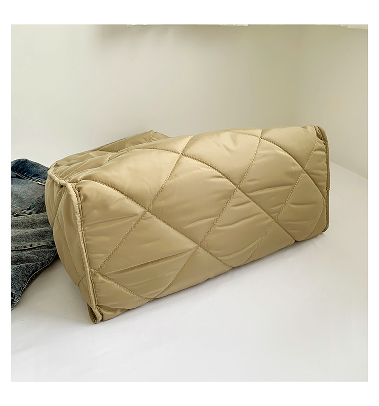 Women's Large Pu Leather Solid Color Lingge Streetwear Square Zipper Shoulder Bag display picture 35