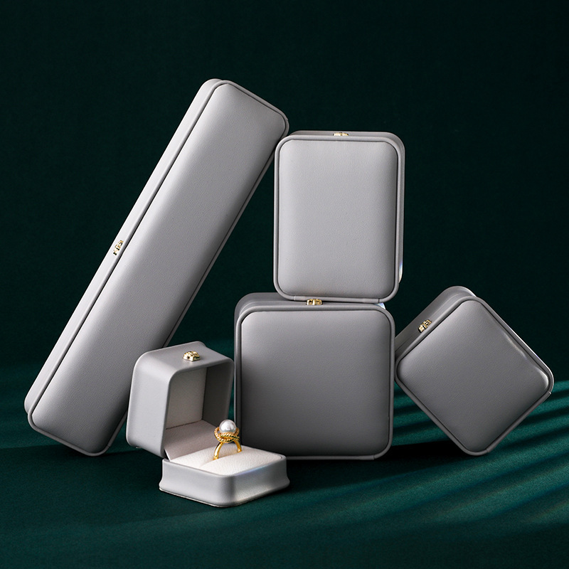 Caja de joyería al por mayor en stock Corona hebilla caja de joyería de alta gama caja de collar de joyería caja de almacenamiento caja de pulsera de anillo