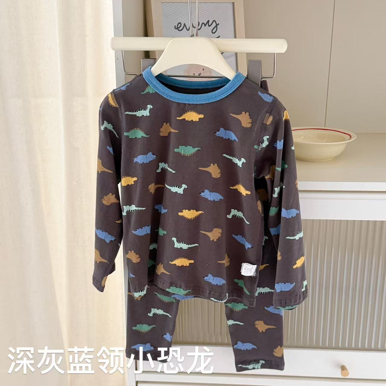 짙은 회색 파란색 공룡