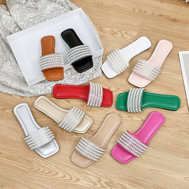Корейские летние модные шлепанцы 2025 года для женщин, с бусинами, плоские, пляжные сандалии
