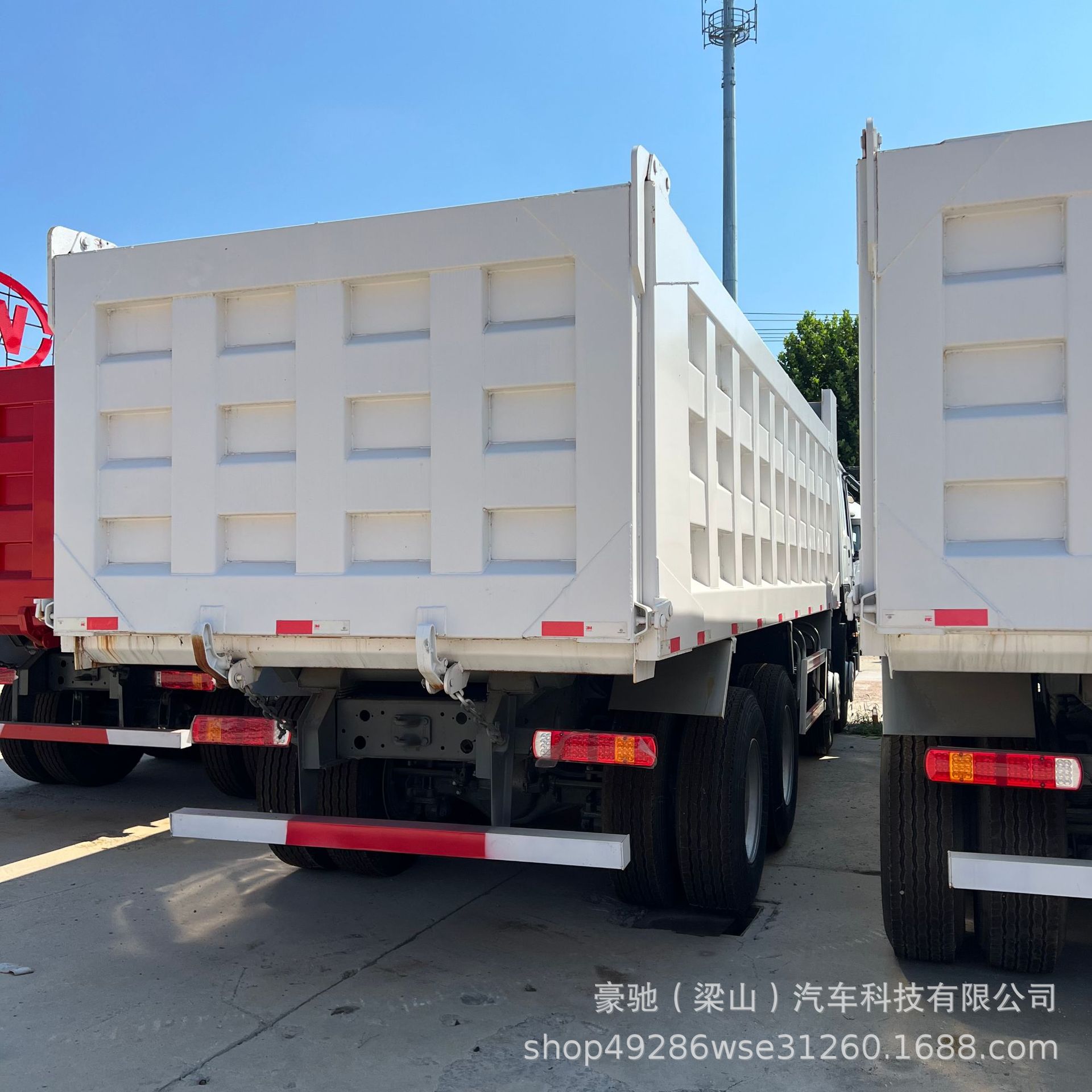 Cross-border version of the HOWO 8*4 dump truck, mining transport vehicle, HOWO371, front four and rear eight wheels, 12-wheel rear tipper truck