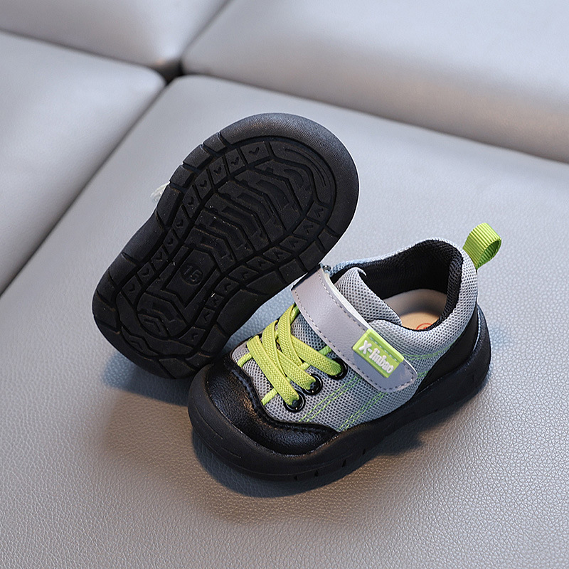 Primavera y otoño nuevo estilo Xiaoliubao 1-2 años antideslizante Baotou zapatos para niños pequeños zapatos de lona de suela suave antideslizante para niños y niñas