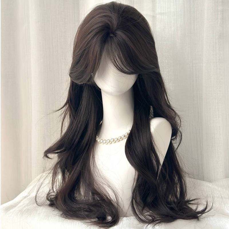 【少女と本】髪網を持っていなくても、中に八の字の前髪の長い巻き髪の黒茶色の髪の写真を作ることはありません|undefined