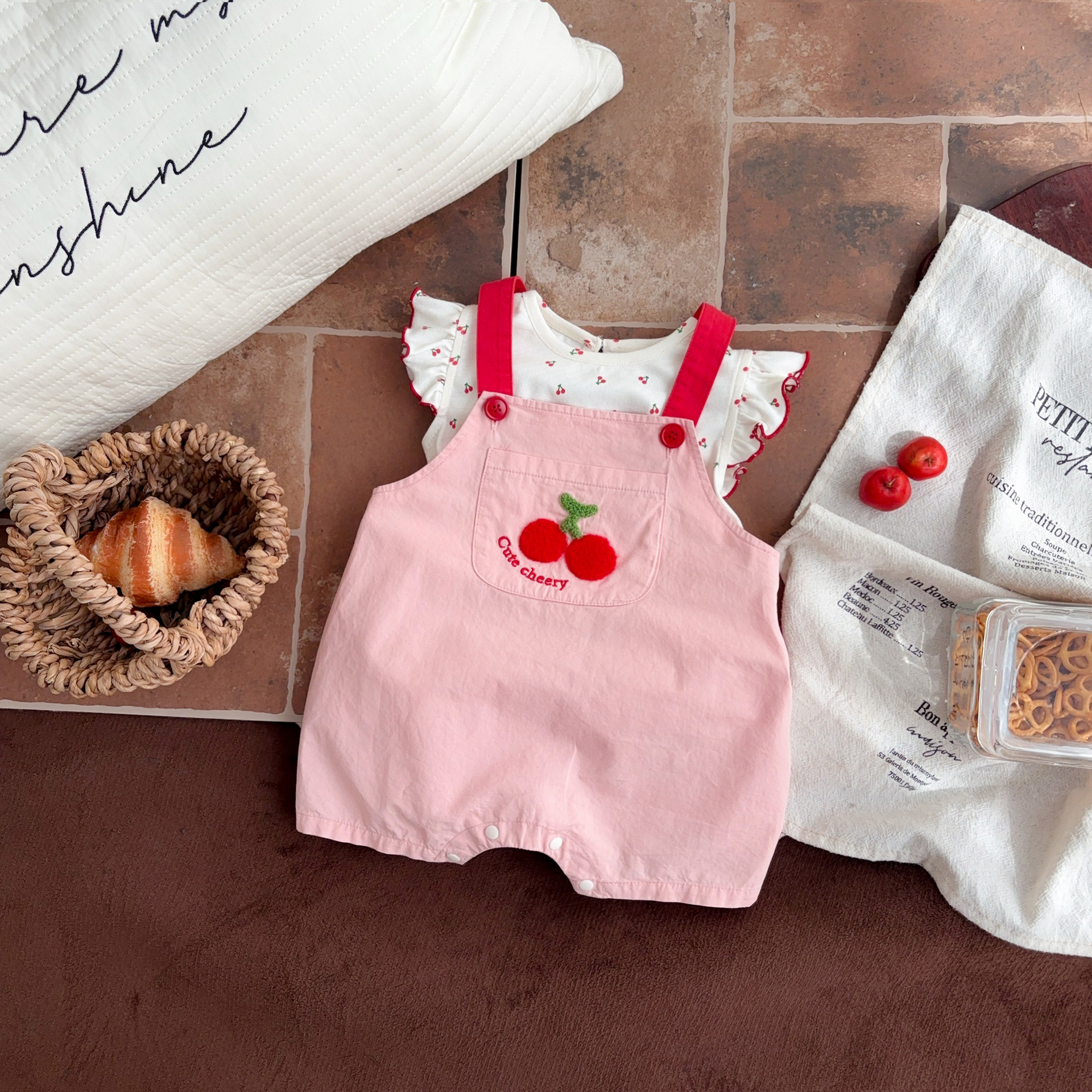 Ropa de bebé primavera overoles camisa de fondo bebé primavera y otoño nuevo estilo lindo interior pantalones traje de estilo occidental de primavera