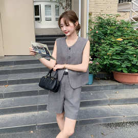 灰色简约设计感单排扣西装马甲套装女2026夏季新款高腰短裤两件套