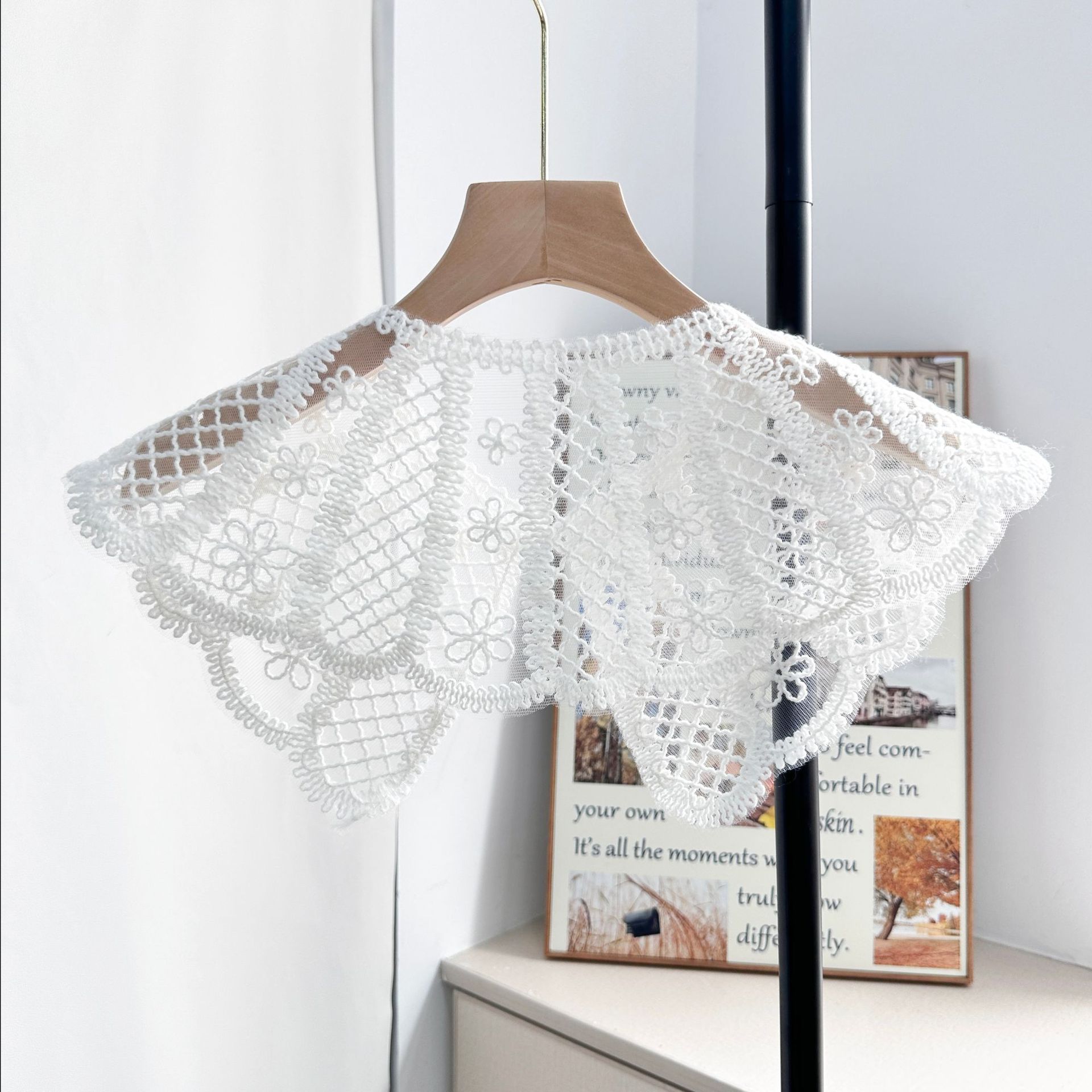 Mesh splice encaje perlas adornadas con diseño de lazos de cuello falso hueco exterior con chicas correa coreana decoración de chal