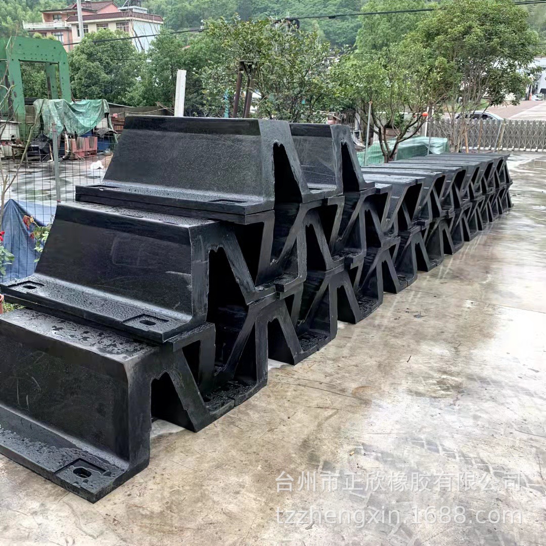 正欣品牌出口DGH型橡胶护舷Type Rubber Fender 橡胶防撞护舷厂家