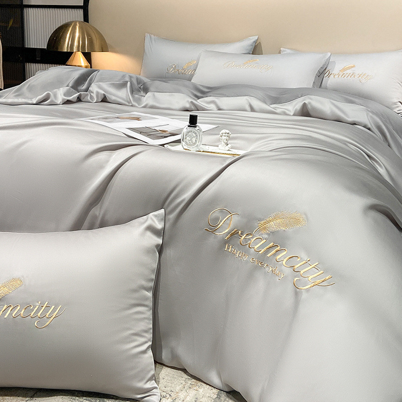 Juego de cuatro piezas de seda de hielo de alta calidad, cama de seda de lujo ligera, funda de edredón para dormir desnuda, sábana de tres piezas de primavera y verano