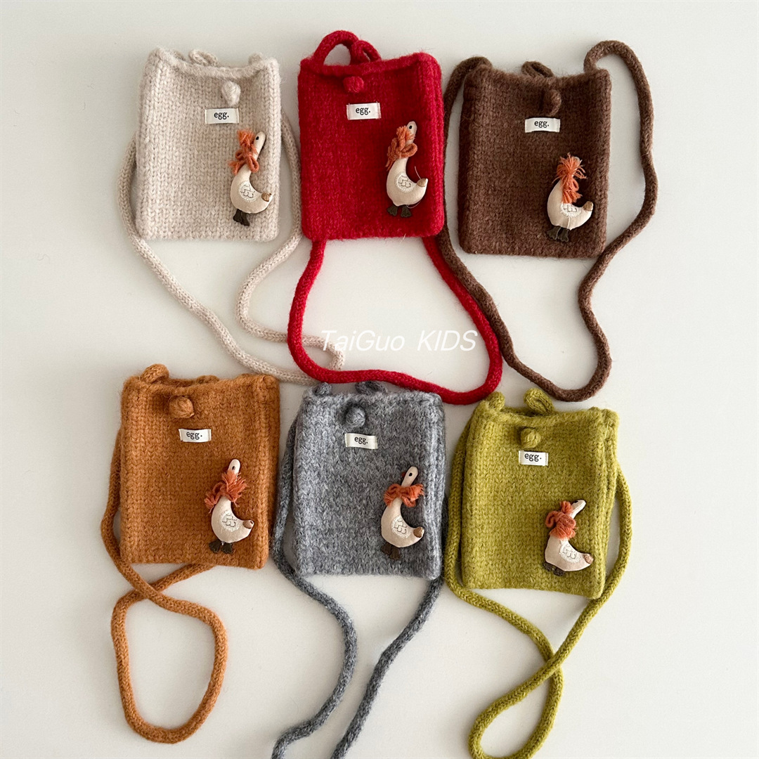 Korean-style new children's cartoon goose decorative mini crossbody shoulder bag, fashionable and lightweight portable coin purse