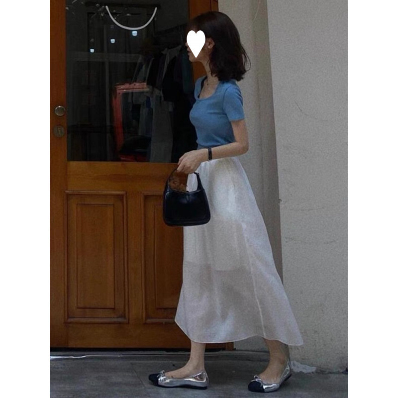小柄な方向けの塩系、夏の女性向けの高級薄手ニット半袖Tシャツとスカートのセットです。|undefined