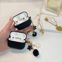 iPhone サクラファーボールキーホルダー ブラックシェル Apple AirpodsPro ヘッドフォン保護カバー 1/2 世代に適しています