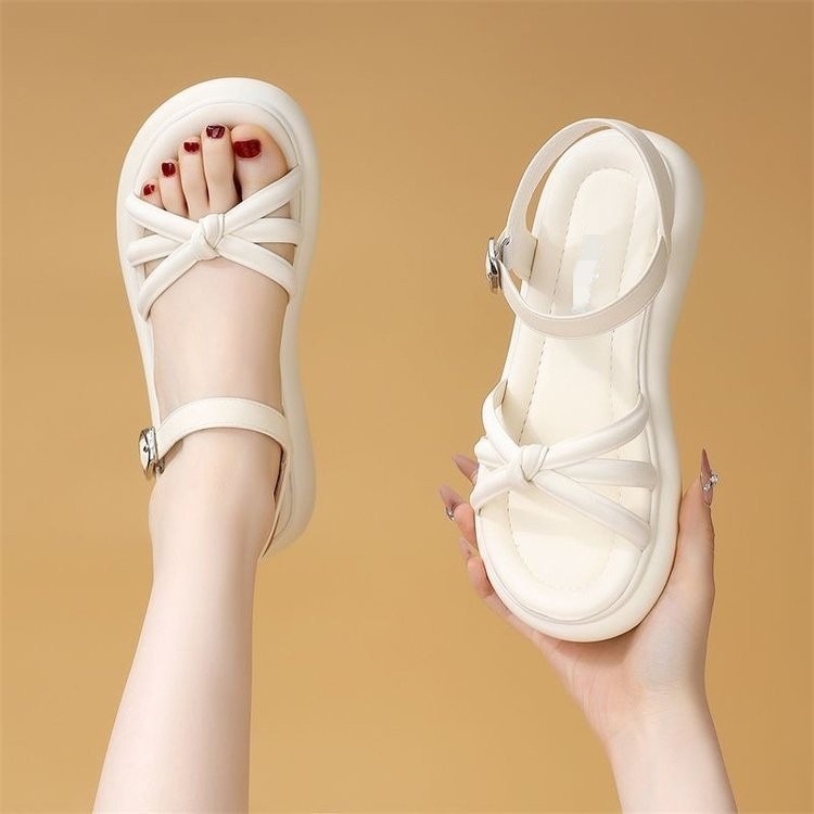 Sandalias de fondo plano para mujeres de verano 2026 moda nuevo estilo de hadas con falda antideslizante sandalias de playa suaves