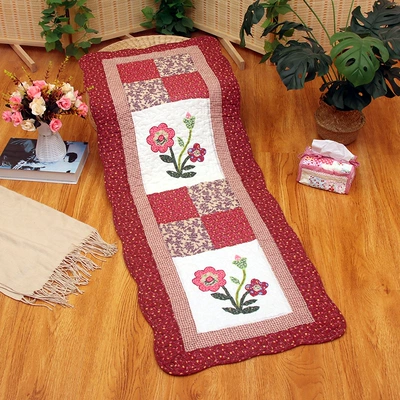 Patchwork Living Room Mat: Avtomobil döşəmə paspasları - red-edge-flowers-bedside-mat-or-car-mat-for-rear-seat-50x135cm