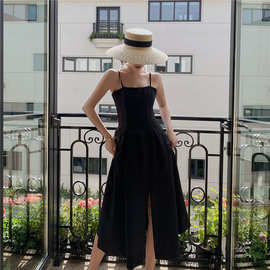 2024夏新款法式赫本风小黑裙设计感小众黑色吊带连衣裙女海边度假