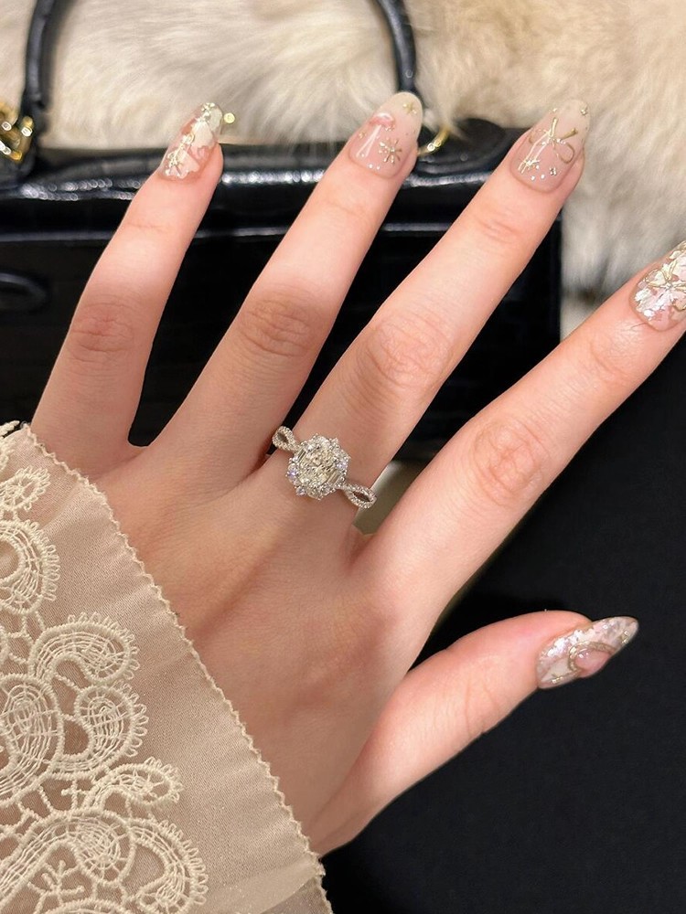 Sparkling Snowflake Diamond Pigeon Egg Designer Ring For Women_voghion.com