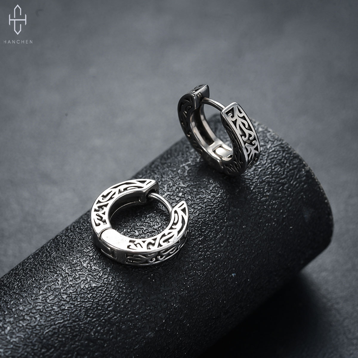 Vintage pattern earrings men's fashion new national style personality fashion high-end sense earrings women's trendy design earrings