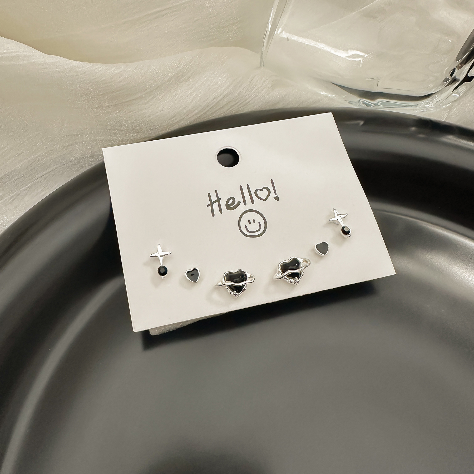 Juego de pendientes de aguja plateados, sencillos y compactos para mujer, pendientes geométricos en forma de corazón, bonitos, dulces y versátiles, venta al por mayor para puestos de mercado