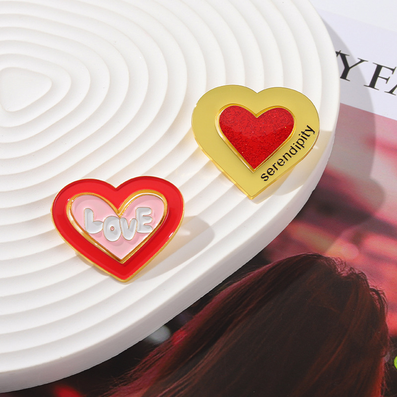 Cartoon Style Heart Shape Alloy Stoving Varnish Unisex Brooches display picture 4