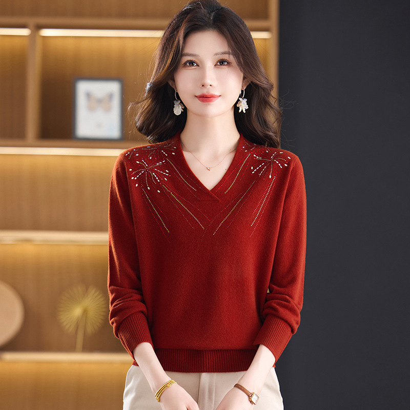 High-end brand V-neck, rhinestone-embellished 100% pure wool sweater for women, stylish autumn/winter knitwear, perfect as a base layer or inner sweater High-end brand V-neck, rhinestone-embellished 100% pure wool sweater for women, stylish autumn/winter knitwear, perfect as a base layer or inner sweater