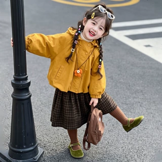 女童外套秋季2026新款超好看韩系儿童装连帽风衣女宝宝洋气春秋装