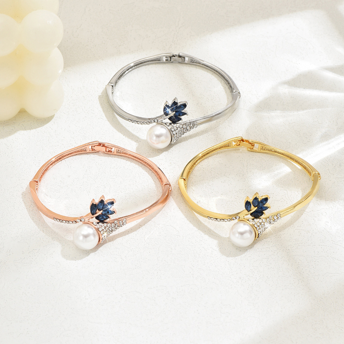 Europa y los Estados Unidos de venta caliente irregular y asimétrica serie de fabricantes de pulseras de diamantes de perlas venta directa al por mayor joyas de mano para mujeres image 4