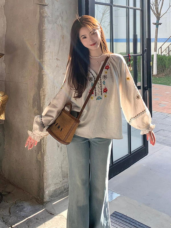 早秋绝美漂亮茶里茶气别致上衣多巴胺印花白色亚麻V领衬衫女2025|undefined