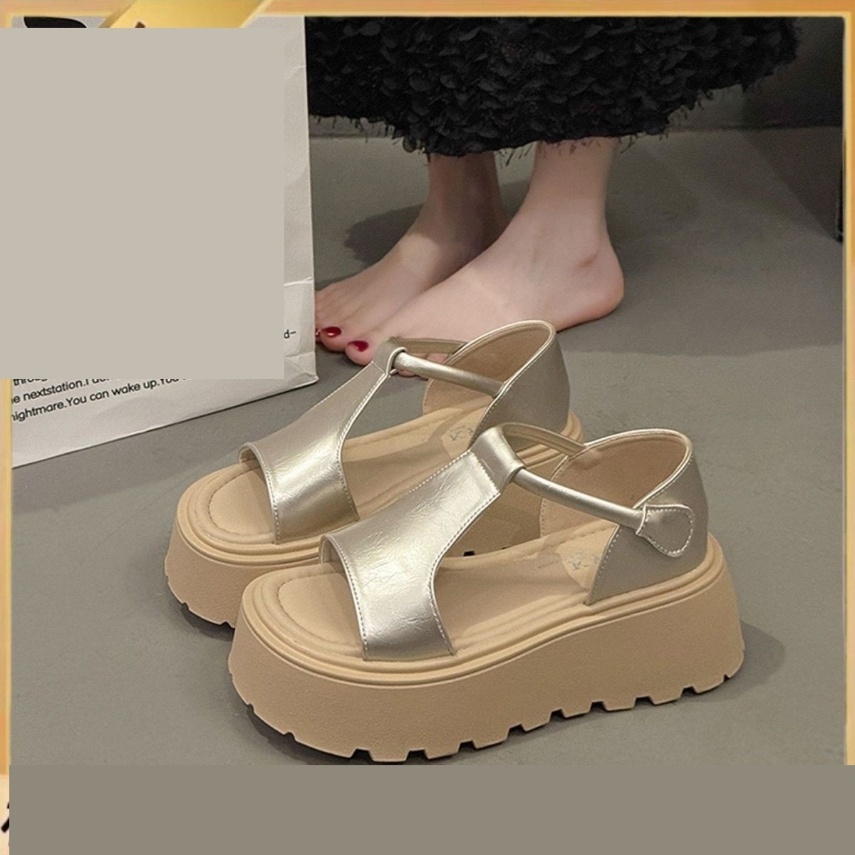 Muffin sandalias de fondo grueso para mujeres verano 2026 nuevo estilo de alta calidad sensación de belleza Velcro aumento de altura sandalias de moda