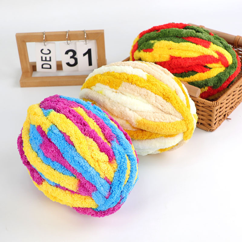 Cat Tail Thick Ice Stick Sausage Yarn Thick Wool Wrapped Around a Large Tree Hand-Knitted Crochet Bag Cushion Soft Finger-Knitted Blanket Yarn