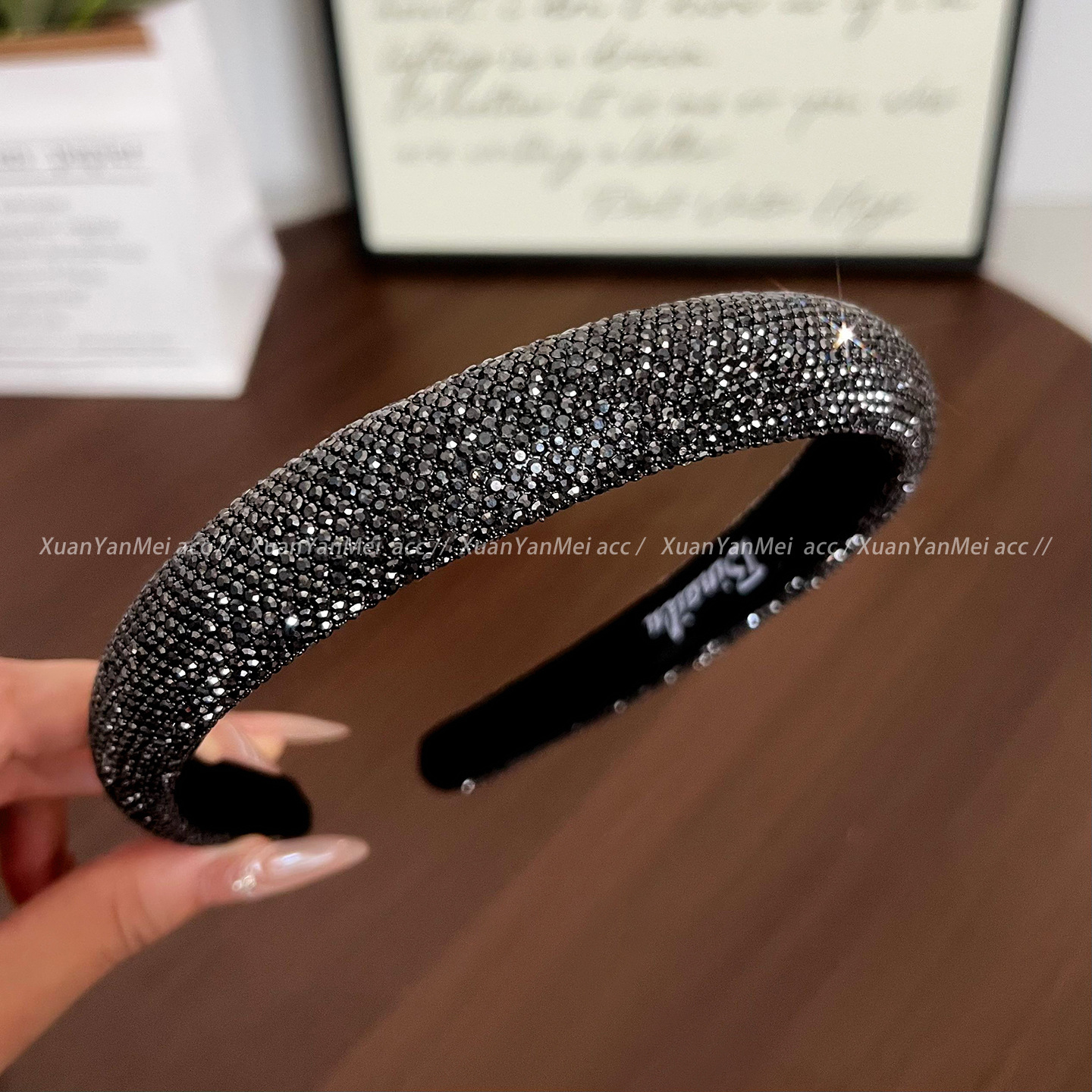 Medium black and gray full diamond 2cm