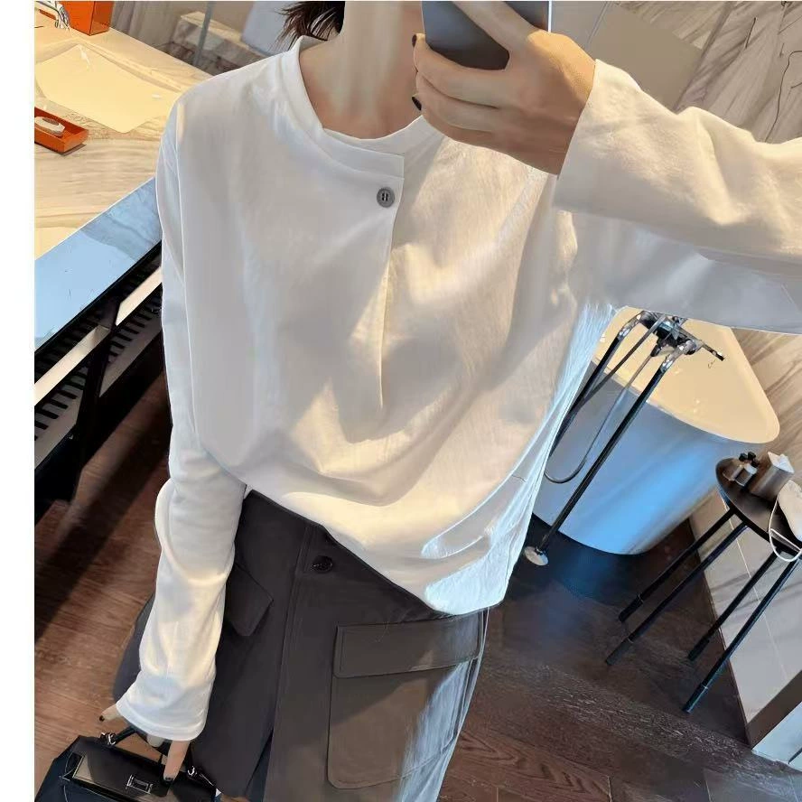 Европейский дизайн чувствует белую рубашку с длинными рукавами