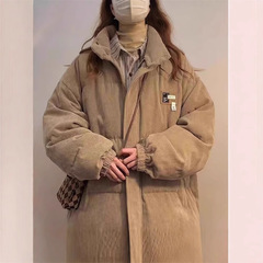 高級感のあるアメリカのレトロなコーデュロイの綿服は男女の冬にファッションブランドの綿服を厚くしてゆったりとしたカジュアルな綿入れの上着を着ます。