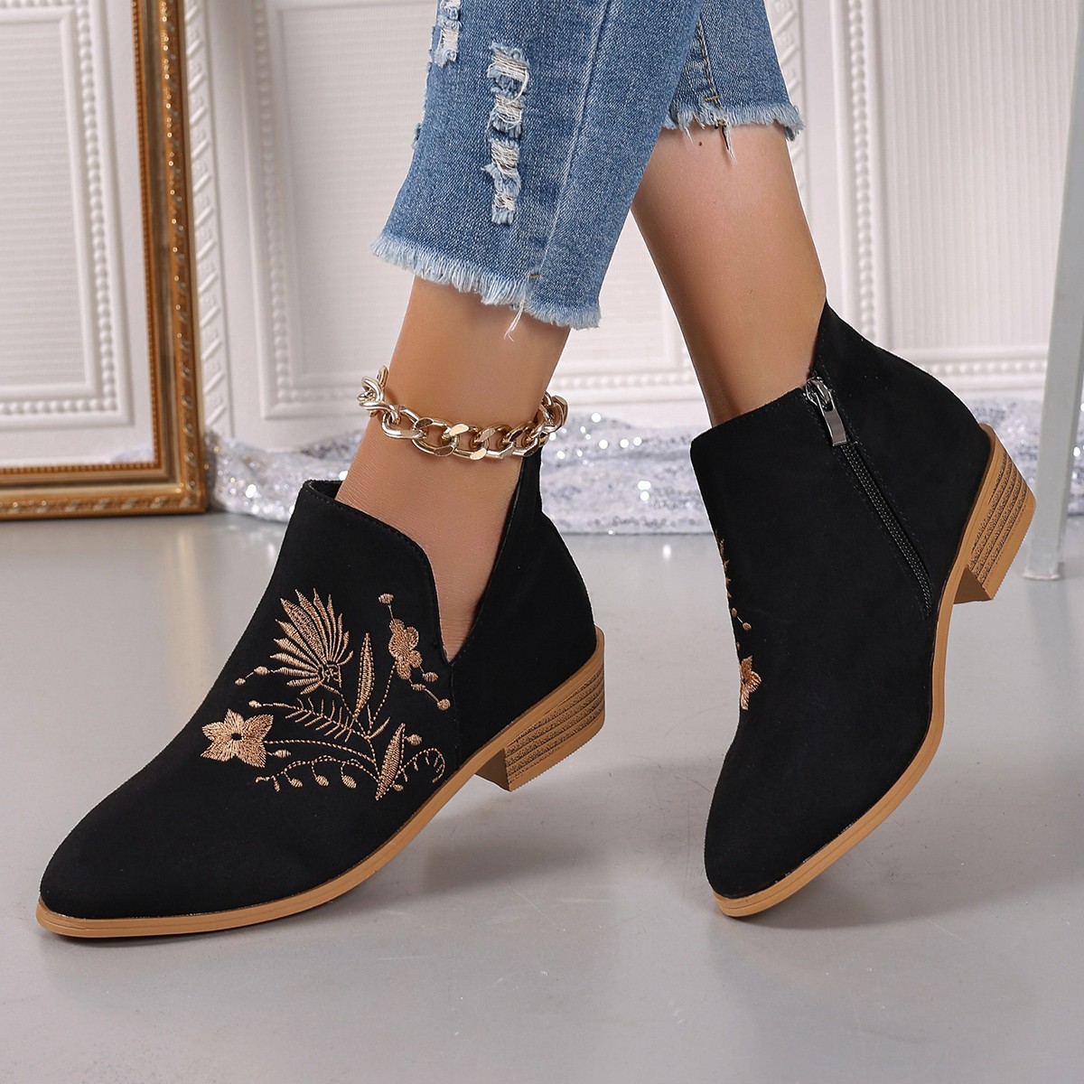 Sapatos Femininos Botas curtas femininas bordadas cabeça redonda salto grosso zíper lateral botas Martin da moda_voghion.com