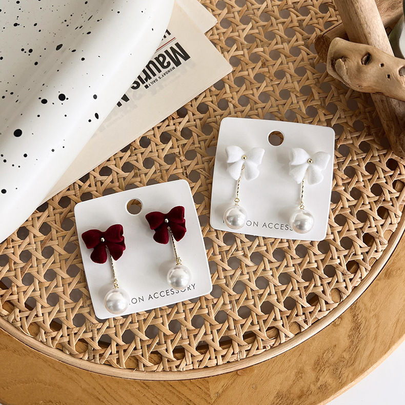 Autumn And Winter Red Velvet Bowknot Pearl Earrings display picture 4