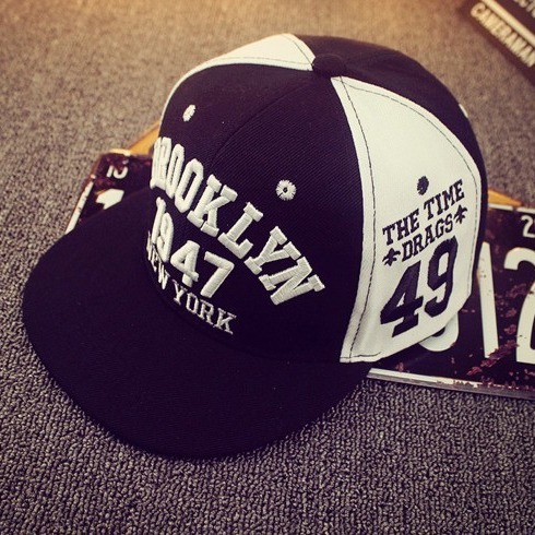 Factory Direct Sale Hip-Hop Hats for Trendy Guys, Black and White Street Dance Cap, 1947 Letter Embroidered Duckbill Hat for Boys and Girls