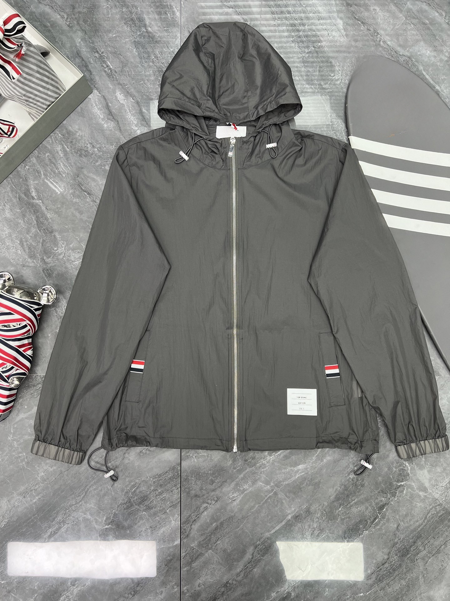 회색 자외선 차단 의류