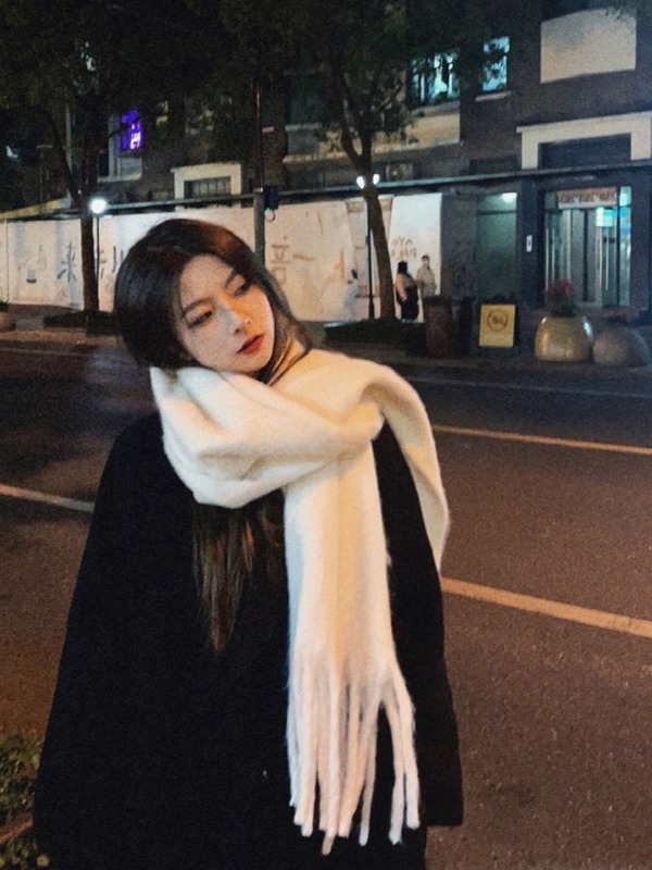 李一桐同款冬季氛围感加厚围巾女秋冬新款克莱因蓝马海毛围脖护脖|undefined