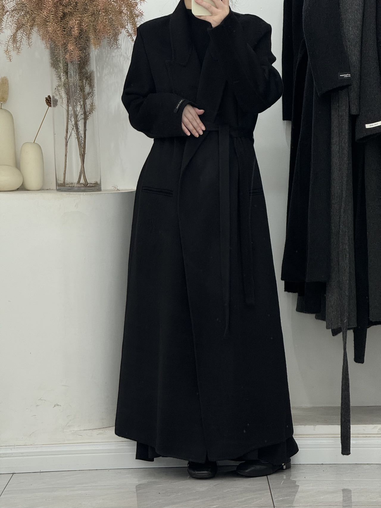 2025年秋冬新作、肩が自然な位置にあるゆったりとした両面ウールコート、女性らしいエレガントなロング丈、膝丈以上、高級感のある韓国風アウター