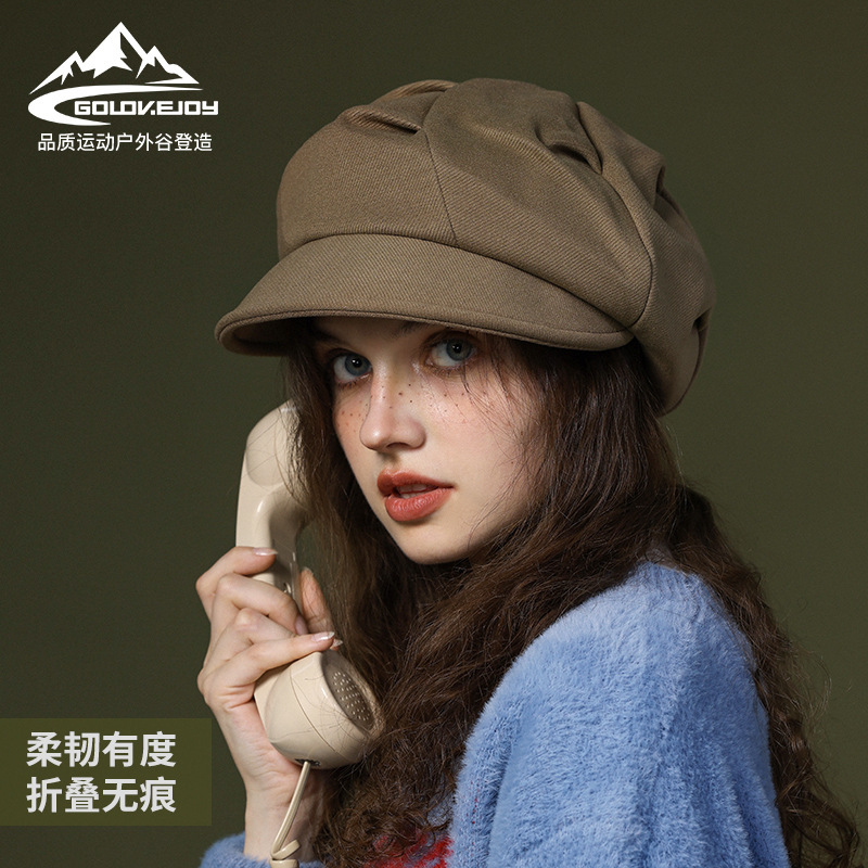 新しい秋冬のベレー帽の女性は保温しています。|undefined