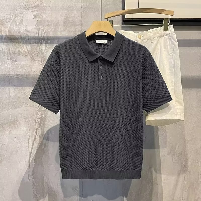 Camisa polar de manga corta elástica de punto de verano 2024, camisa suelta británica de estilo cocido ligero a rayas.