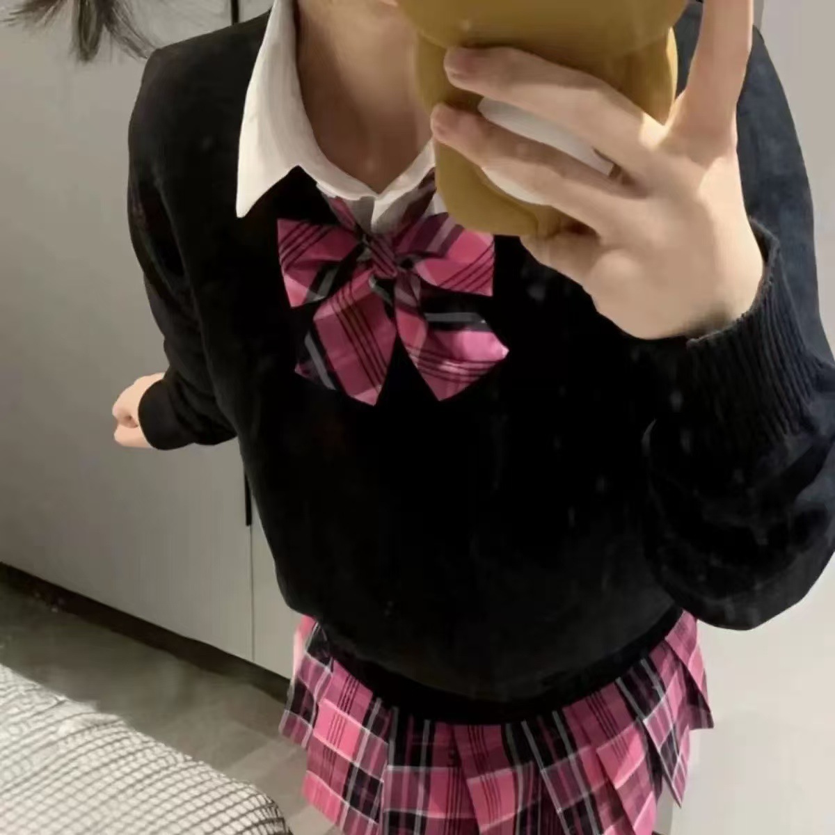 Маленький квадратный галстук-бабочка с розой (один размер подходит всем)