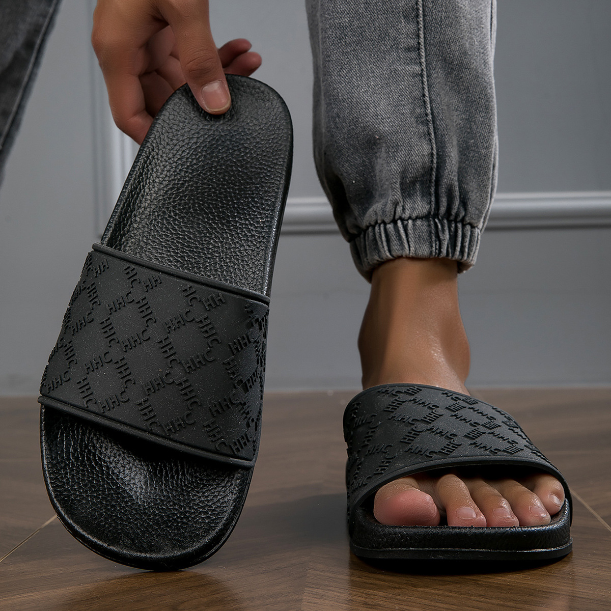 2025 verano nuevo estilo para hombres y mujeres sandalias de playa pareja al aire libre fondo suave moda antideslizante todo fósforo casual cómodo zapatillas