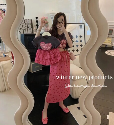 Internet celebrity Korean children's clothing parent-child clothing fashionable hot girl mother-daughter suit old retro love graffiti two-piece top