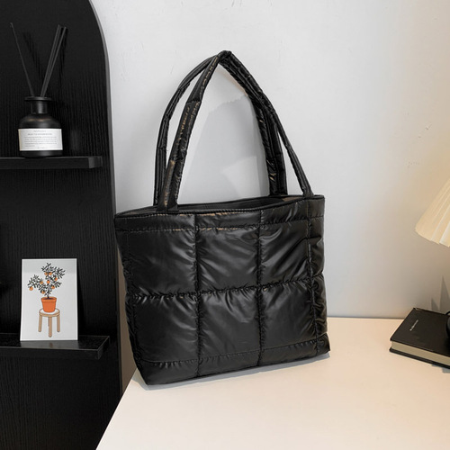 Internet celebrity large capacity fashion Korean version versatile ins shoulder bag women 2024 new armpit bag Korean version tote bag