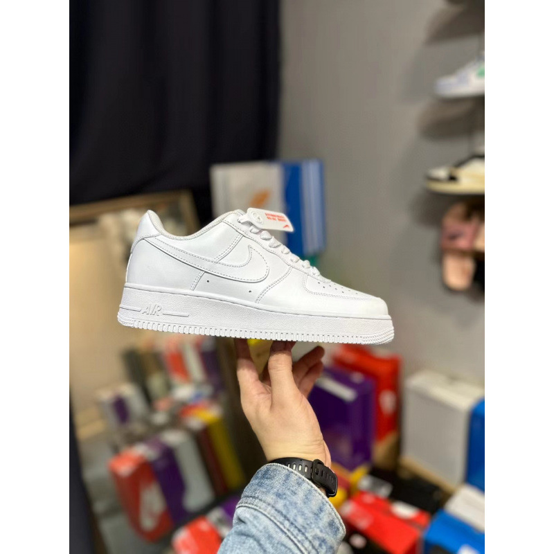 Air Force One de color blanco puro Piel de vaca de primera capa AF1 Black Warrior All White Classic Low Cuts Zapatillas deportivas de pareja