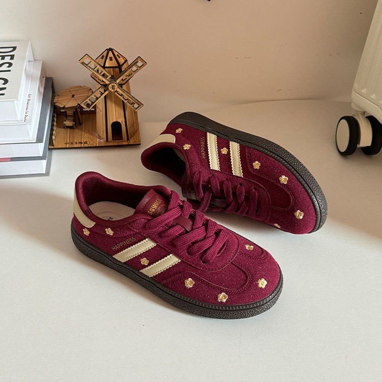 Flores bordadas de zapatos de mujer de otoño 2025 nuevo estilo europeo estación universal zapatos casuales americanos retro Gump skate