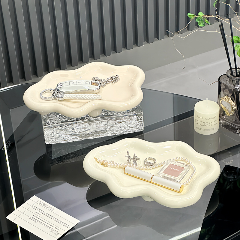Cerámica nubes llaves de almacenamiento puerta de entrada decoración de escritorio de lujo ligero de alto grado tocador joyería bandeja de almacenamiento estante