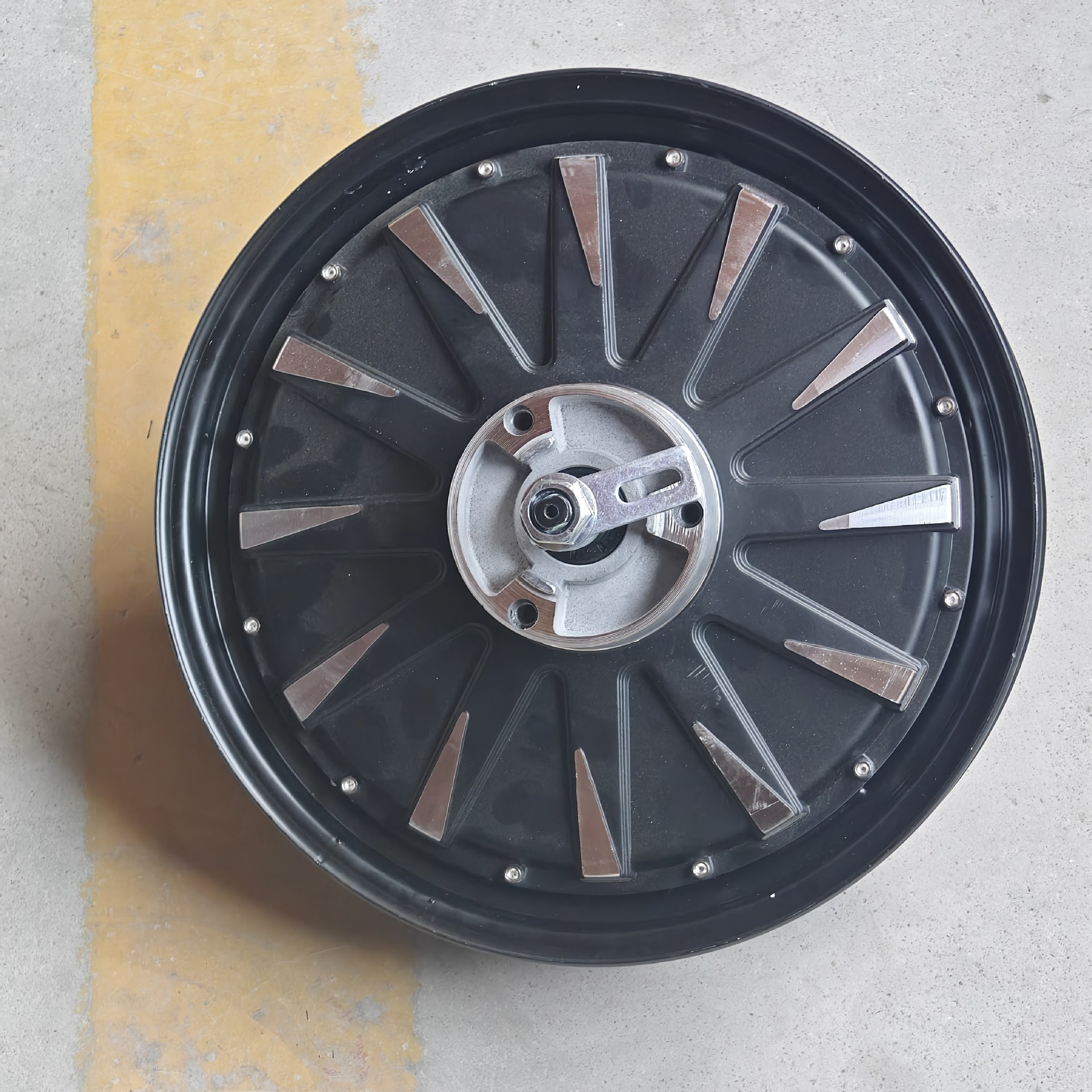 10 pulgadas / 14 pulgadas / 16 pulgadas motor de vehículo eléctrico nuevo motor eléctrico estándar nacional / tambor de cilindro falso 14 pulgadas