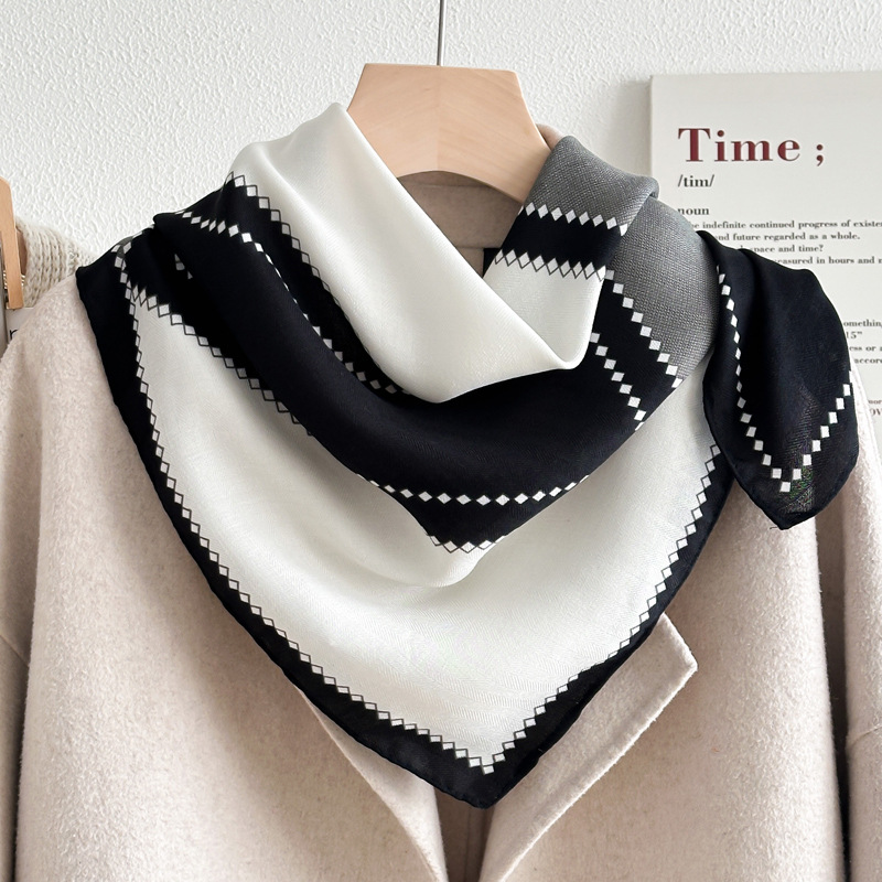 다이아몬드 퀼팅 빅 체크 - 블랙 & 화이트