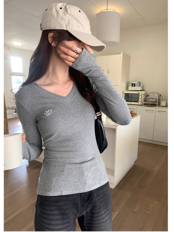 美式复古修身V领爱心刺绣打底衫女25秋季新款百搭学生百搭上衣女|undefined